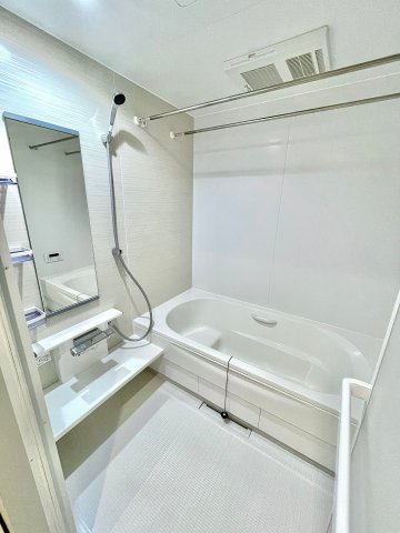 バス・シャワールーム　★追焚＆浴室乾燥機能あり★腰掛けあり★