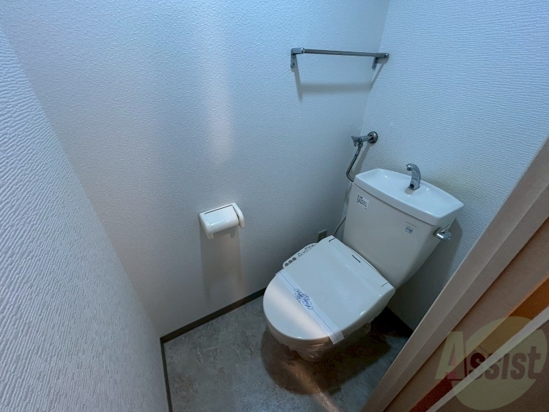 トイレ　ウォシュレット機能がついたトイレ。安心して使用できますね。