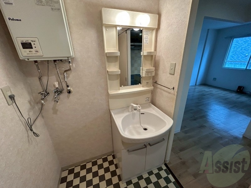 洗面設備　シャンプードレッサー。身支度はここでばっちりですね。