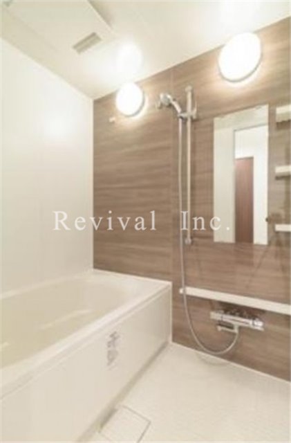 バス・シャワールーム　追い焚き・浴室乾燥完備でございます