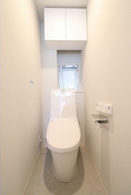 トイレ　温水洗浄便座。