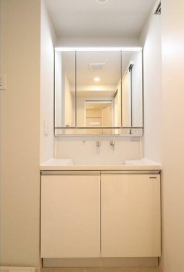 洗面設備　嬉しい独立洗面台付き。