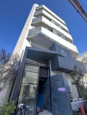 建物外観　鉄筋コンクリート造のがっちりとした建物。
