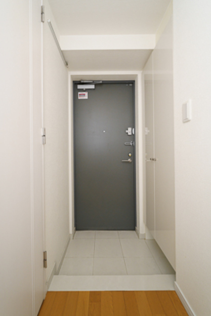 玄関　※写真は同タイプ住戸です。