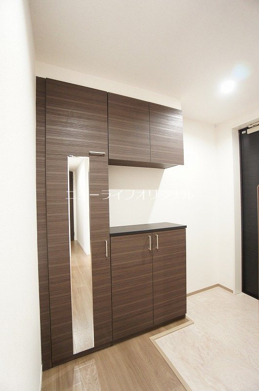 玄関　収納力の高いシューズボックスがあり、玄関が片付きます！