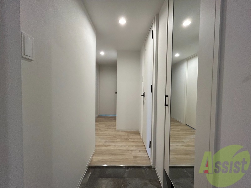 玄関　玄関です。ご覧の通り広々としていますね。