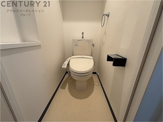 トイレ　温水洗浄便座付きのトイレです♪
