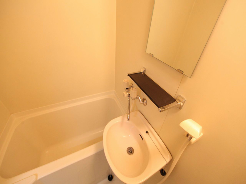 洗面設備　洗面台付き