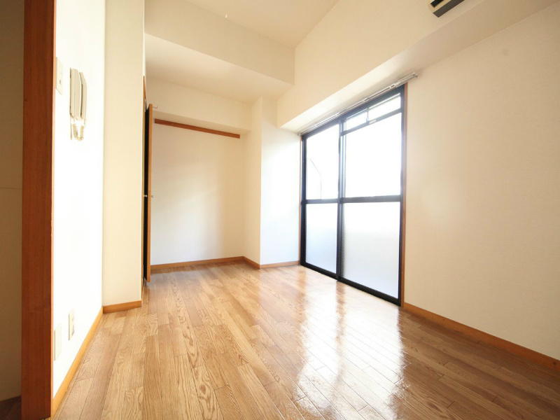 その他部屋・スペース　洋室7帖　エアコン完備　バルコニー