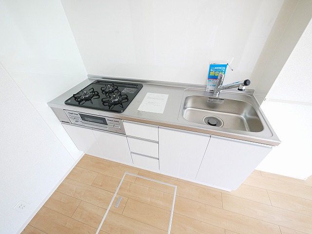 キッチン　コンパクトなキッチンで掃除もラクラク