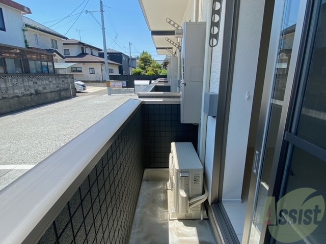 バルコニー　バルコニーは陽当りよく、お洗濯もはかどりそうですね