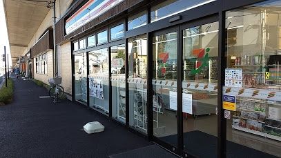 コンビニ　セブンイレブン（コンビニ）まで476m