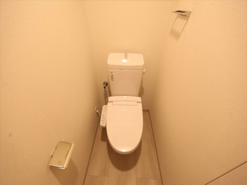 トイレ　温水洗浄暖房便座付トイレ