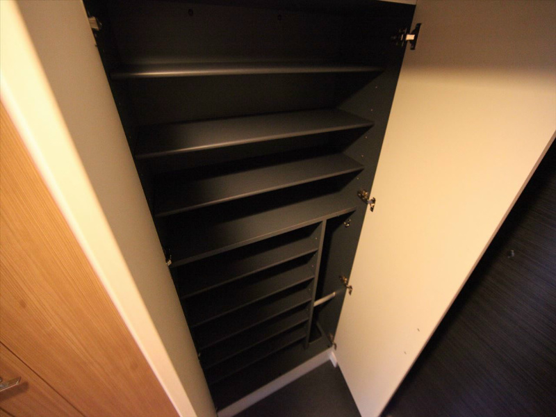 玄関　玄関　シューズボックス付（収納充実してます）