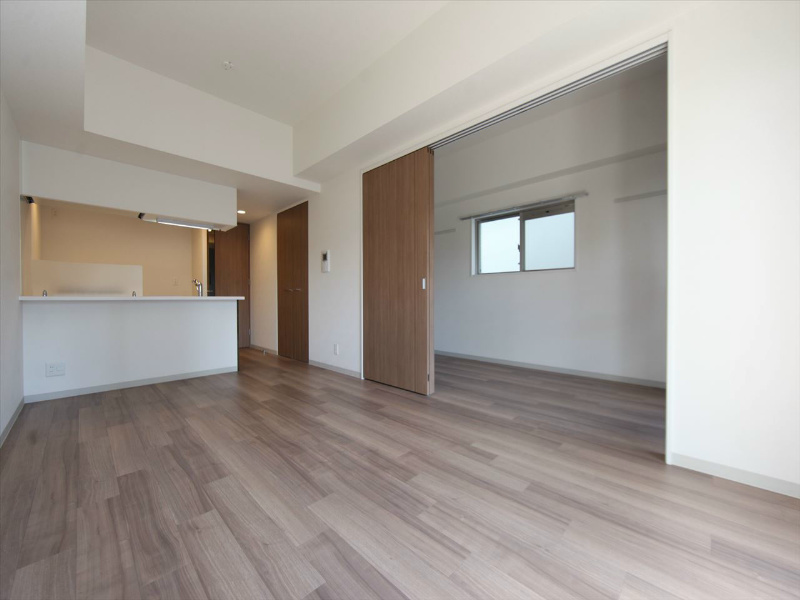 居室・リビング　ＬＤＫ12.7帖　洋室6帖　つなげても仕切っても使えます