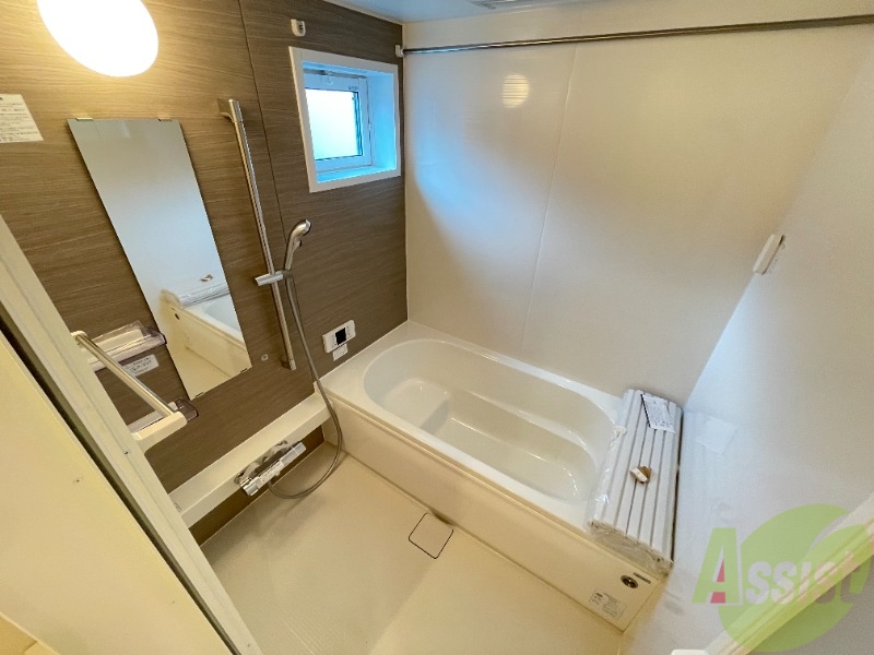 バス・シャワールーム　窓もあるので換気も出来ます！！