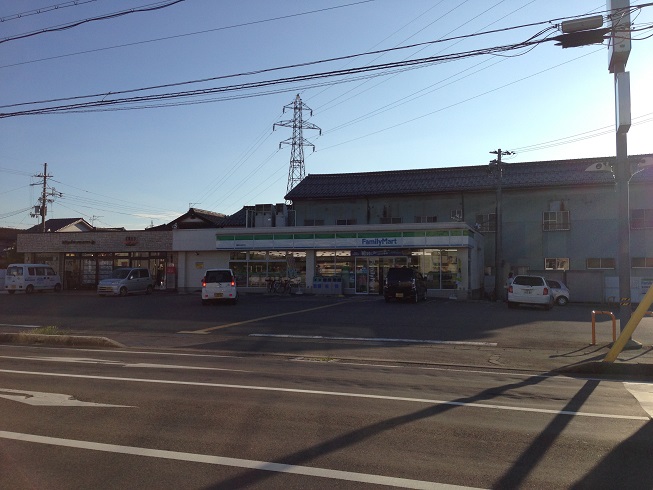 コンビニ　ファミリーマート 豊岡若松町店（コンビニ）まで367m