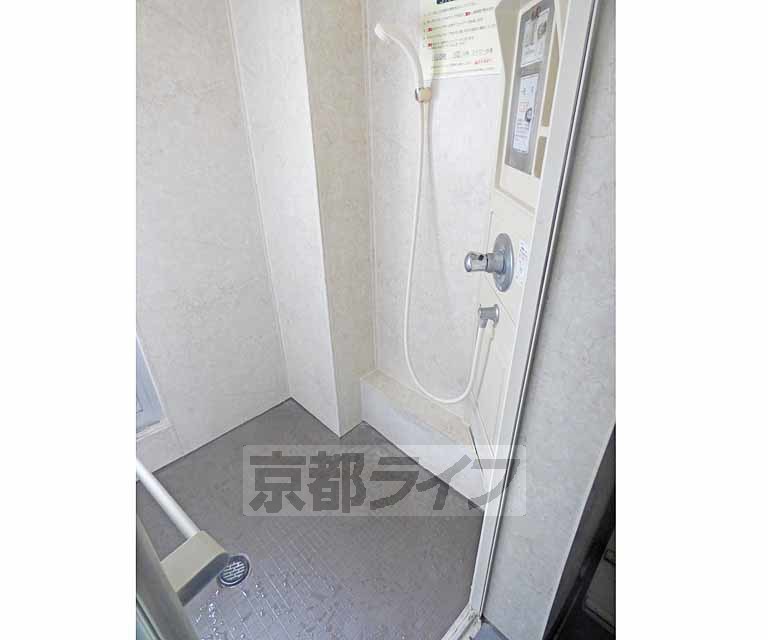 バス・シャワールーム　共同コインシャワールームです。
