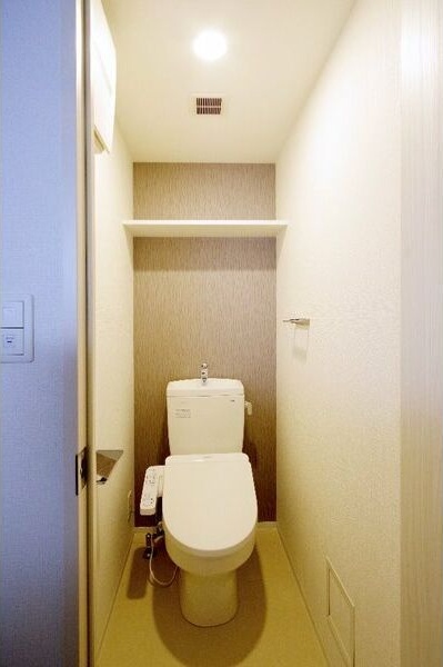 トイレ　※写真は同じマンションの違う部屋のものになります。