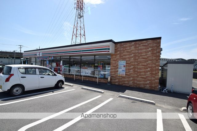 コンビニ　セブンイレブン（コンビニ）まで748m