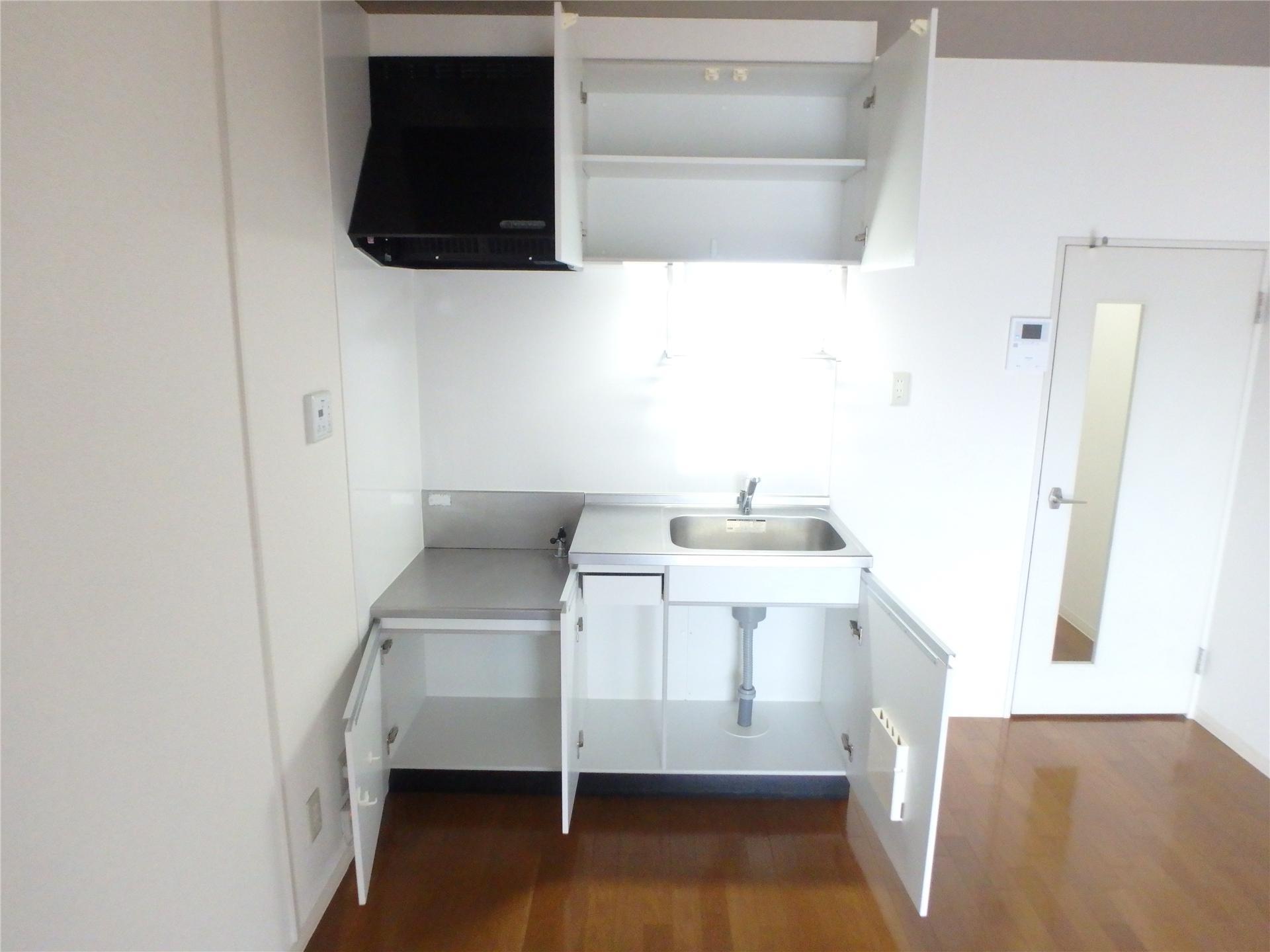 キッチン　2口コンロ設置可能なまな板スペース付のキッチンです