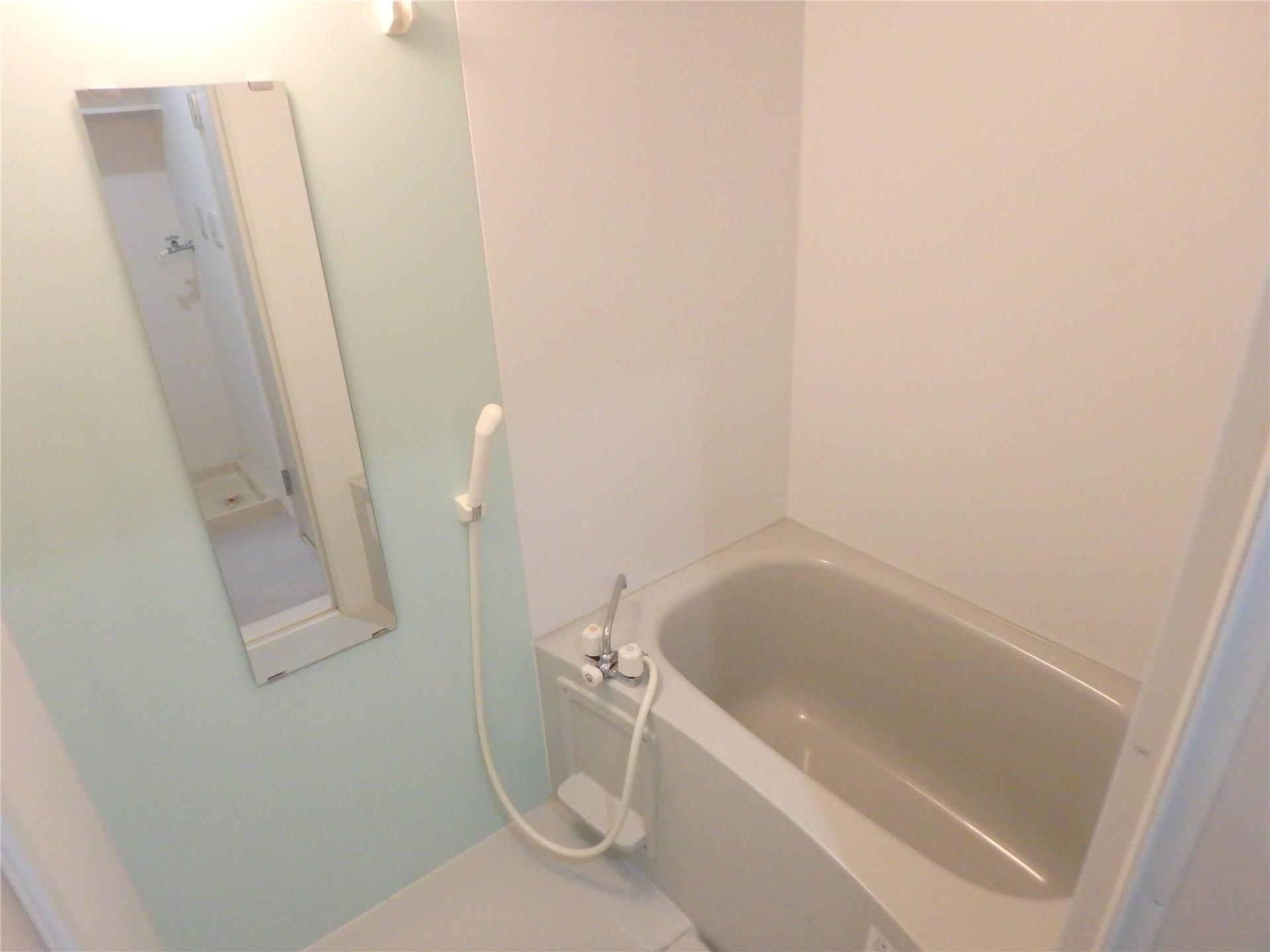 バス・シャワールーム　給湯式のお風呂です