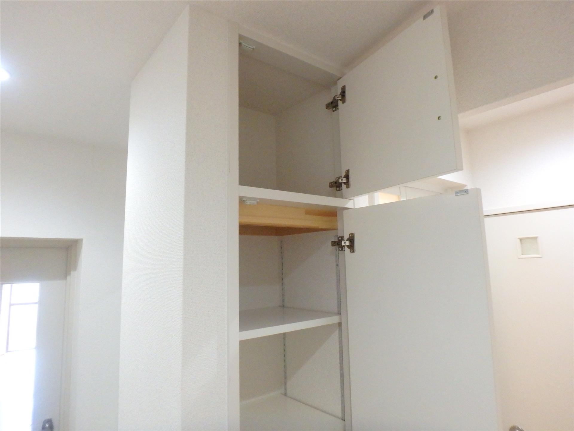 その他設備　浴室脇の収納棚です