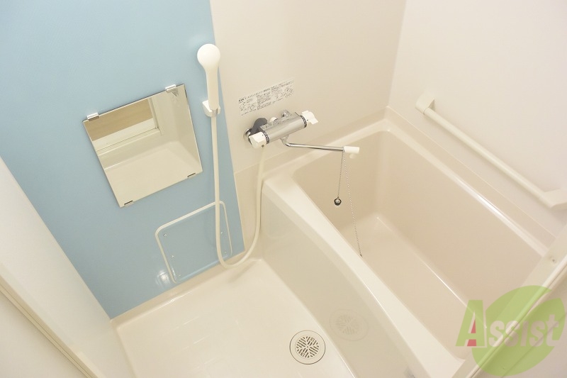 バス・シャワールーム　手すりが付いていて安全です