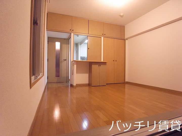 居室・リビング　別号室タイプの為、現状を優先いたします