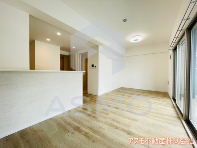 居室・リビング　同マンション別部屋参考写真