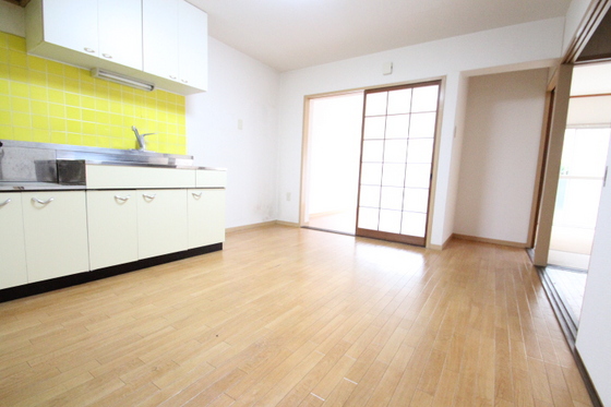 居室・リビング　※別部屋のお写真です