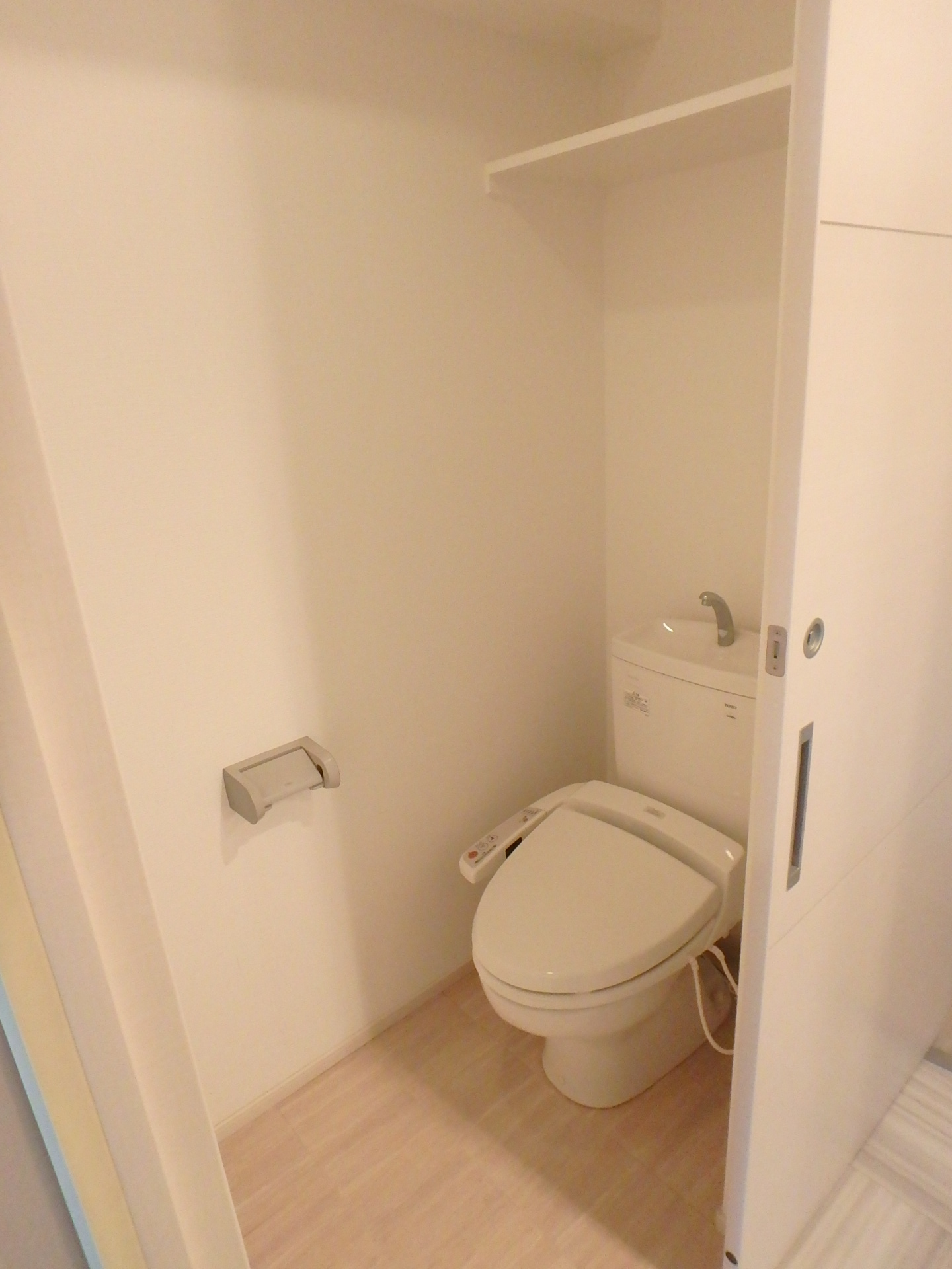 トイレ　ウォシュレット付き