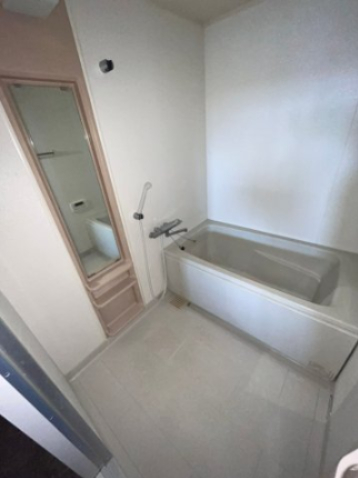 バス・シャワールーム　同建物、別部屋の写真です。参考にご覧ください。