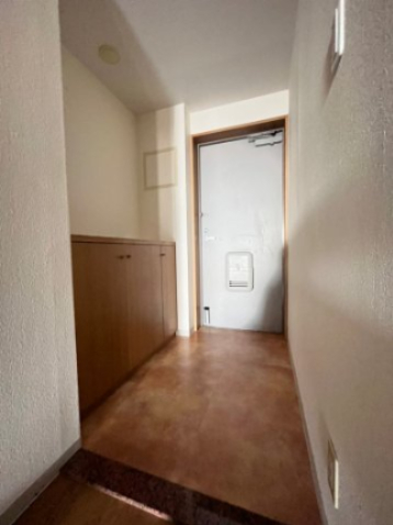 玄関　同建物、別部屋の写真です。参考にご覧ください。