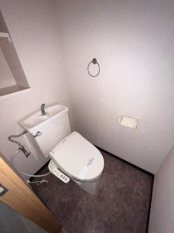 トイレ　同建物、別部屋の写真です。参考にご覧ください。