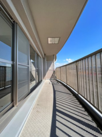 バルコニー　同建物、別部屋の写真です。参考にご覧ください。