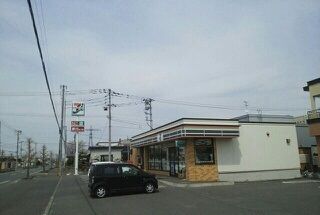 コンビニ　セブンイレブン旭川東光８丁目（コンビニ）まで750m