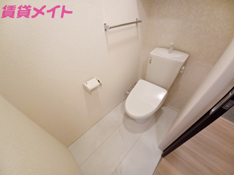 トイレ　同型参考写真