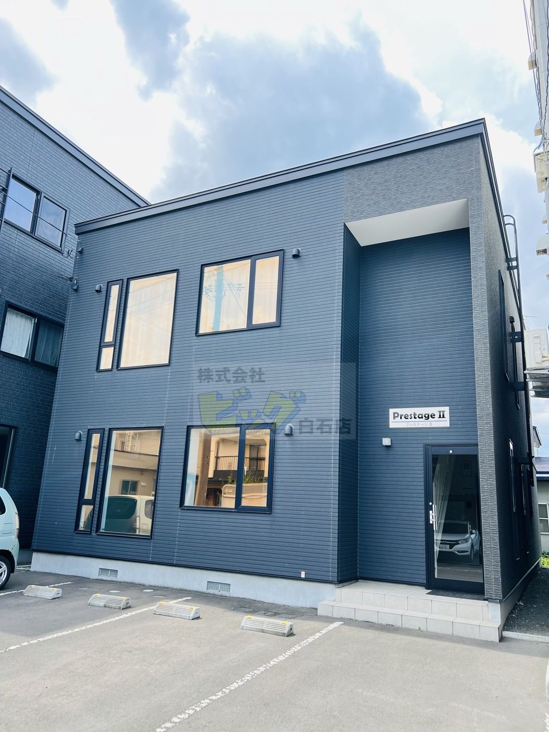 建物外観　駐車場無料の２ＬＤＫタイプのお部屋です♪