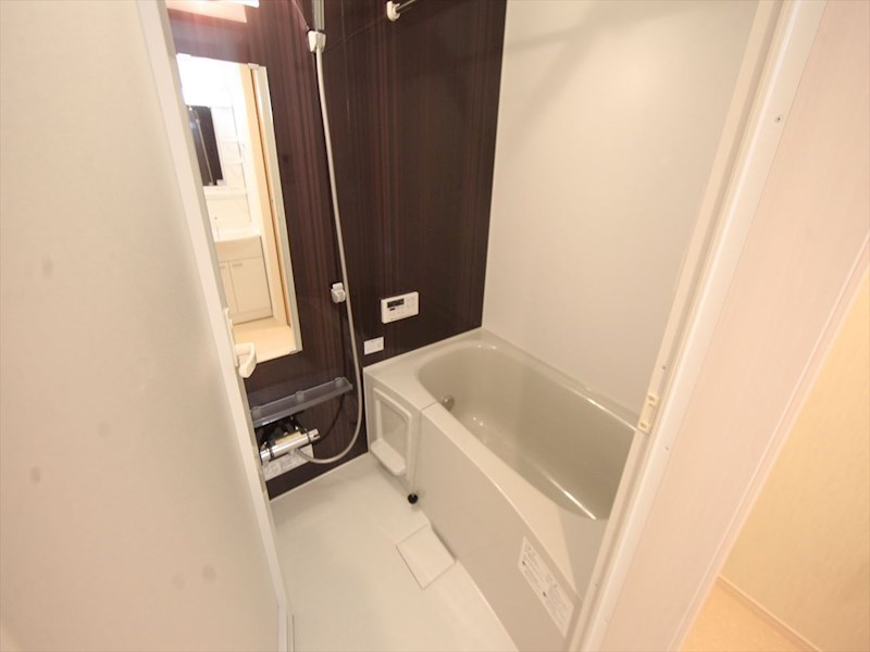 バス・シャワールーム　浴室暖房乾燥機付　追い焚き機能付お風呂　イメージ写真