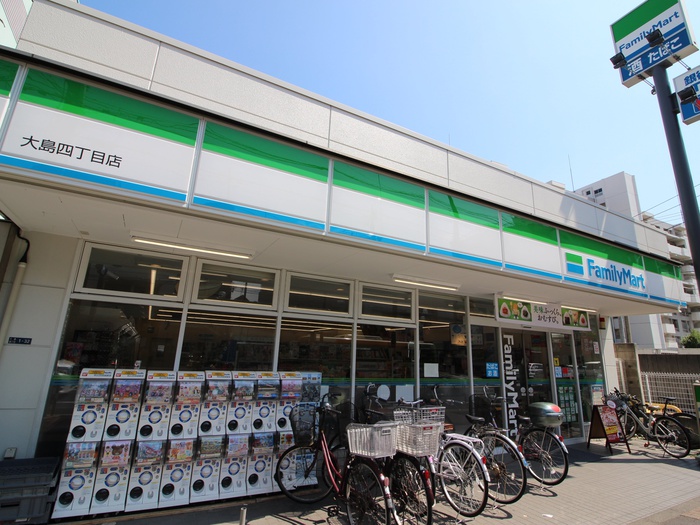 コンビニ　ファミリーマート（コンビニ）まで300m