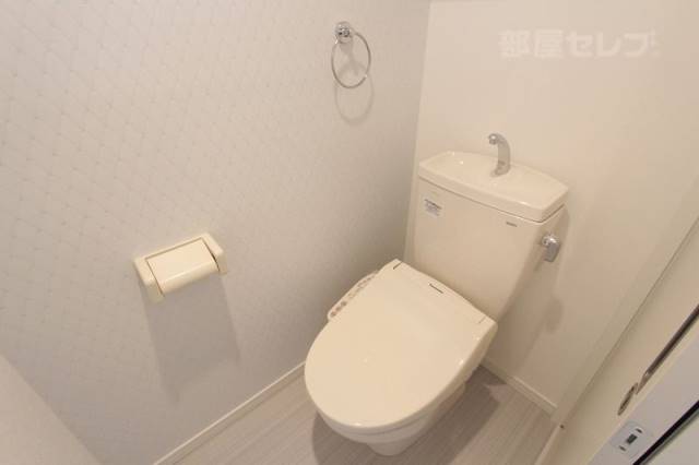 トイレ　モデルルーム写真参照