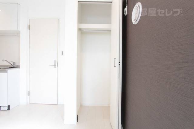 収納　モデルルーム写真参照