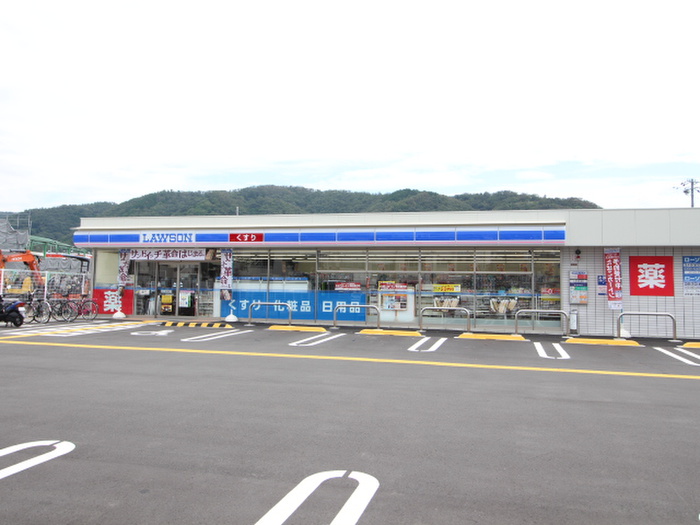 コンビニ　ローソン 川西警察署前（コンビニ）まで608m