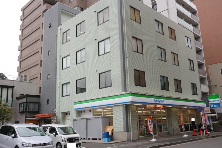 コンビニ　ファミリーマート新横浜店（コンビニ）まで200m