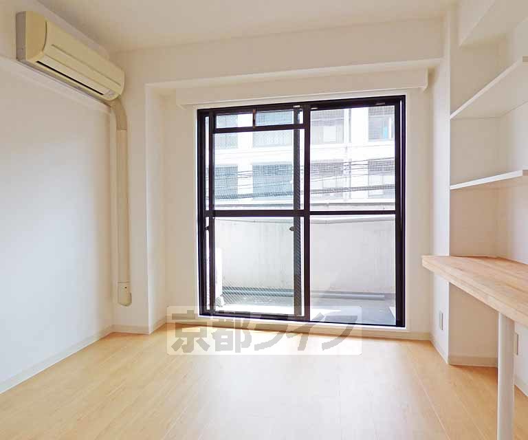 居室・リビング　広々とした室内です。