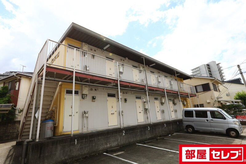 建物外観　ピンク色の可愛らしい外観です。