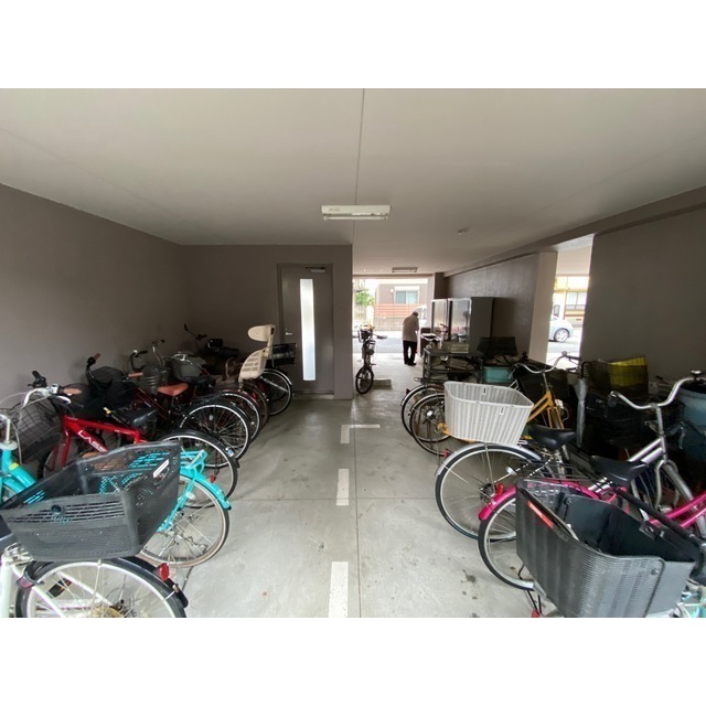 その他共有部分　屋根付き駐輪場