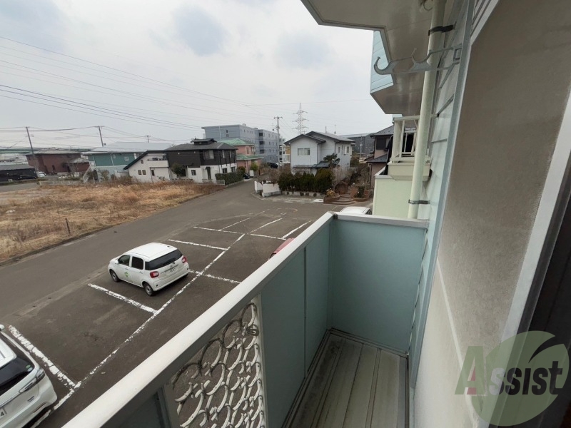 バルコニー　バルコニーは洗濯物を干せるようになっております。