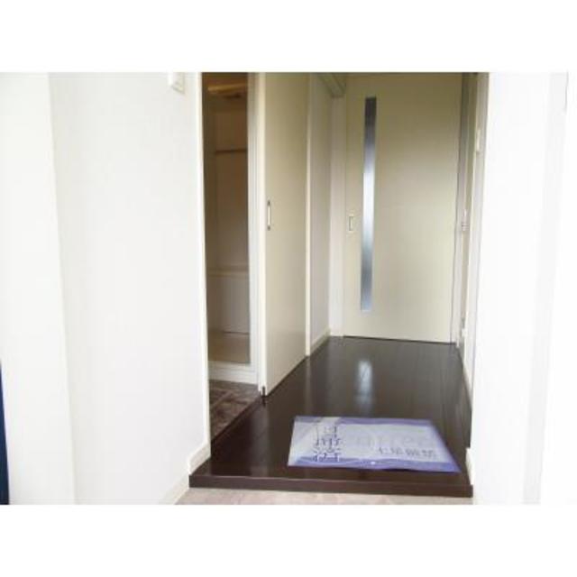 玄関　※写真は同タイプ住戸です。
